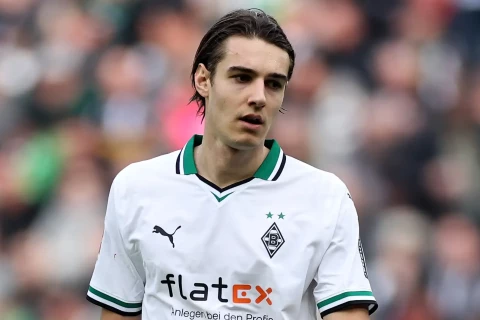 Клуб Бундеслиги сурово наказал игрока за пьяное видео и алкоголь