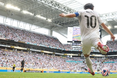 Luka Modrić reaches 1,112 career appearances, entering the top 10