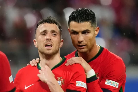 Cristiano Ronaldo pays tribute to Diogo Jota