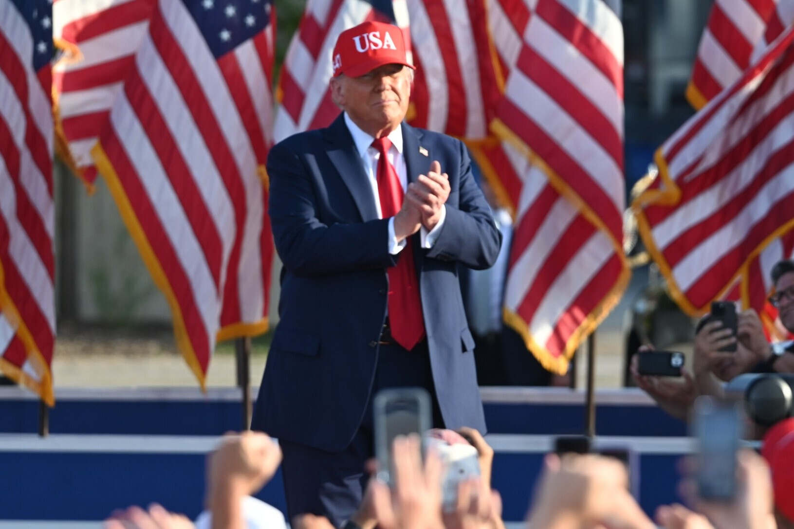 WATCH: Trump plans to host UFC fight at the White House