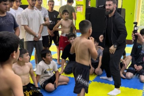 Bakıda keçirilmiş "UFC Fight Night"ın qalibi Tbilisidə azərbaycanlı idmançılarla görüşüb - FOTO