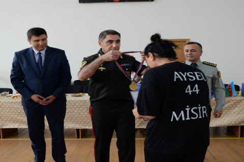 Məhkumlar arasında badminton yarışı - FOTO