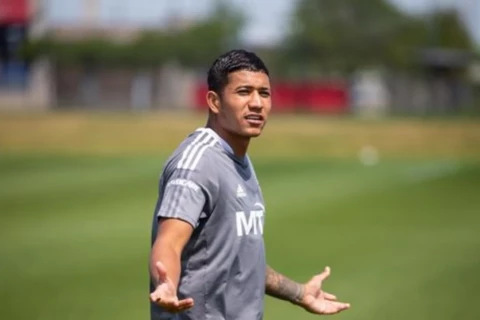 Neftchi signs Venezuelan midfielder