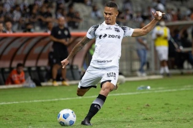 Neftchi targets Brazilian right-back
