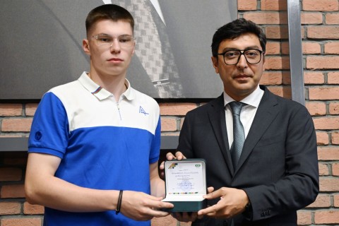 Фарид Гаибов встретился со спортсменами, успешно выступившими на международных соревнованиях - ФОТО