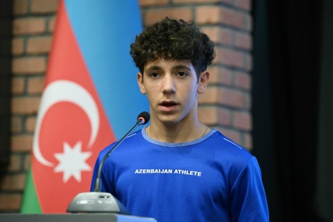 Фарид Гаибов встретился со спортсменами, успешно выступившими на международных соревнованиях - ФОТО