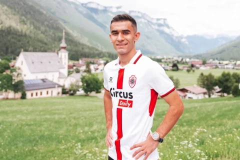 Antwerp signs Uzbek winger