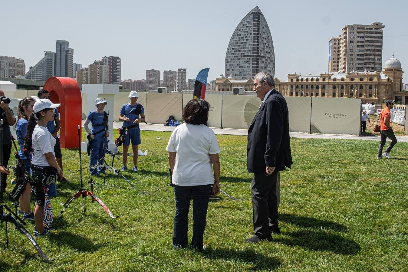 Ugur Erdener at training in front of Heydar Aliyev Center – PHOTO
