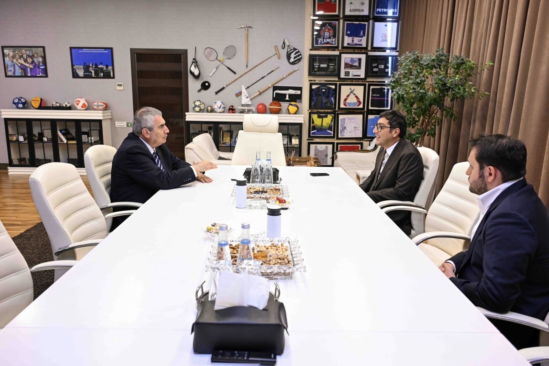 Farid Gayibov meets with President of International Archery Federation - PHOTO