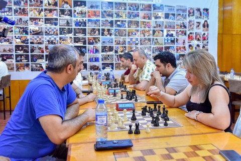 Press Day chess showdown: media representatives compete in traditional tournament