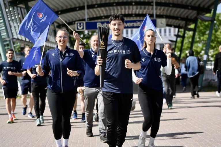 Universiadada 12 min könüllü
