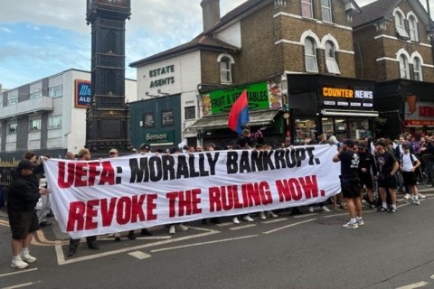 Фанаты "Кристал Пэлас" вышли на акцию протеста в Лондоне