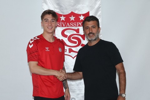 Mert Çelik "Sivasspor"da oynayacaq