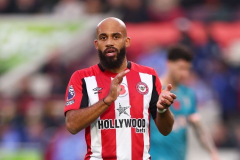 "МЮ" договорился с "Брентфордом" о трансфере Мбемо за € 75,4+7 млн - The Athletic