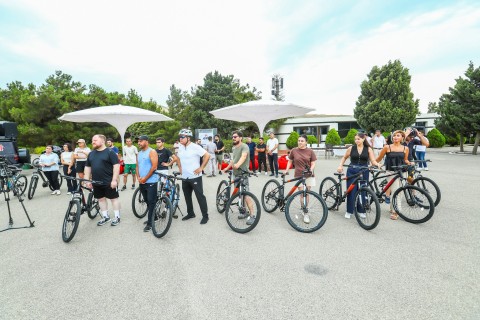 Media nümayəndələri arasında velosiped yarışı təşkil edilib - FOTO