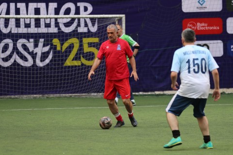 Veteran futbolçular və jurnalistlər arasında yoldaşlıq oyunu - FOTO