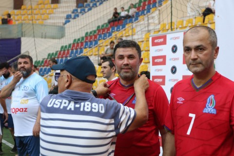 Veteran futbolçular və jurnalistlər arasında yoldaşlıq oyunu - FOTO