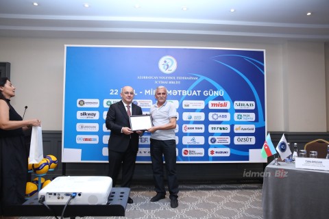 Azərbaycan Voleybol Federasiyası "İdman.biz"i təltif edib - FOTO