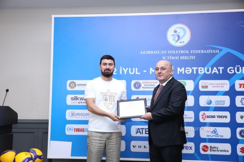 Azərbaycan Voleybol Federasiyası "İdman.biz"i təltif edib - FOTO