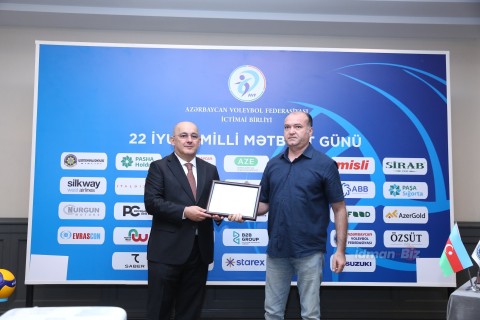 Azərbaycan Voleybol Federasiyası "İdman.biz"i təltif edib - FOTO