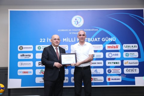 Azərbaycan Voleybol Federasiyası "İdman.biz"i təltif edib - FOTO