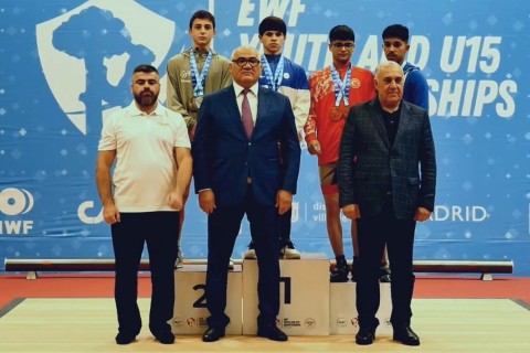 Ağırlıqqaldıranımız Avropa çempionu olub - 2 qızıl, 1 gümüş/FOTO