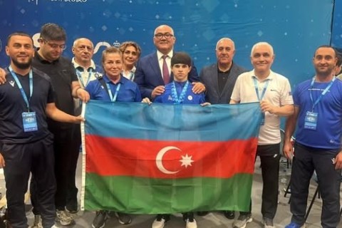 Ağırlıqqaldıranımız Avropa çempionu olub - 2 qızıl, 1 gümüş/FOTO