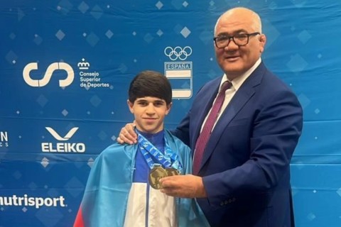 Ağırlıqqaldıranımız Avropa çempionu olub - 2 qızıl, 1 gümüş/FOTO