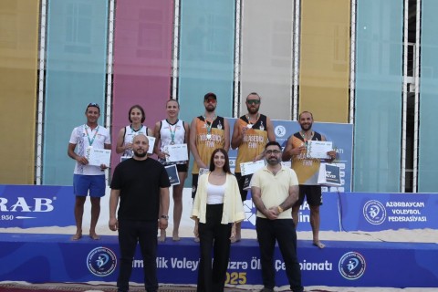 Çimərlik voleybolu üzrə Azərbaycan çempionatının mükafatçıları - FOTO