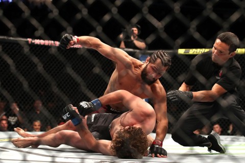 Даже не вспотел: топ-10 самых быстрых нокаутов в истории UFC