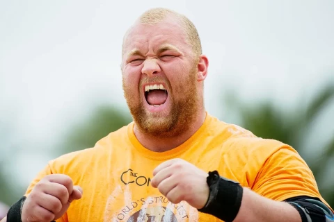 Актер из "Игры престолов" побил мировой рекорд, подняв 505 кг