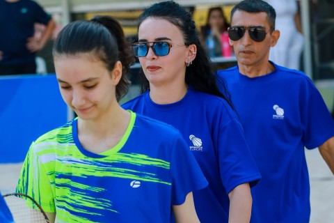 Бадминтонисты-любители и профессионалы проверили свои силы - ФОТО