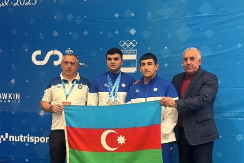 Азербайджанский тяжелоатлет завоевал две серебряные медали на первенстве Европы - ФОТО