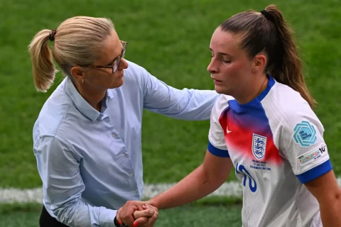 Личная трагедия в день триумфа: игрок сборной Англии в день финала ЕВРО-2025 узнала о смерти бабушки