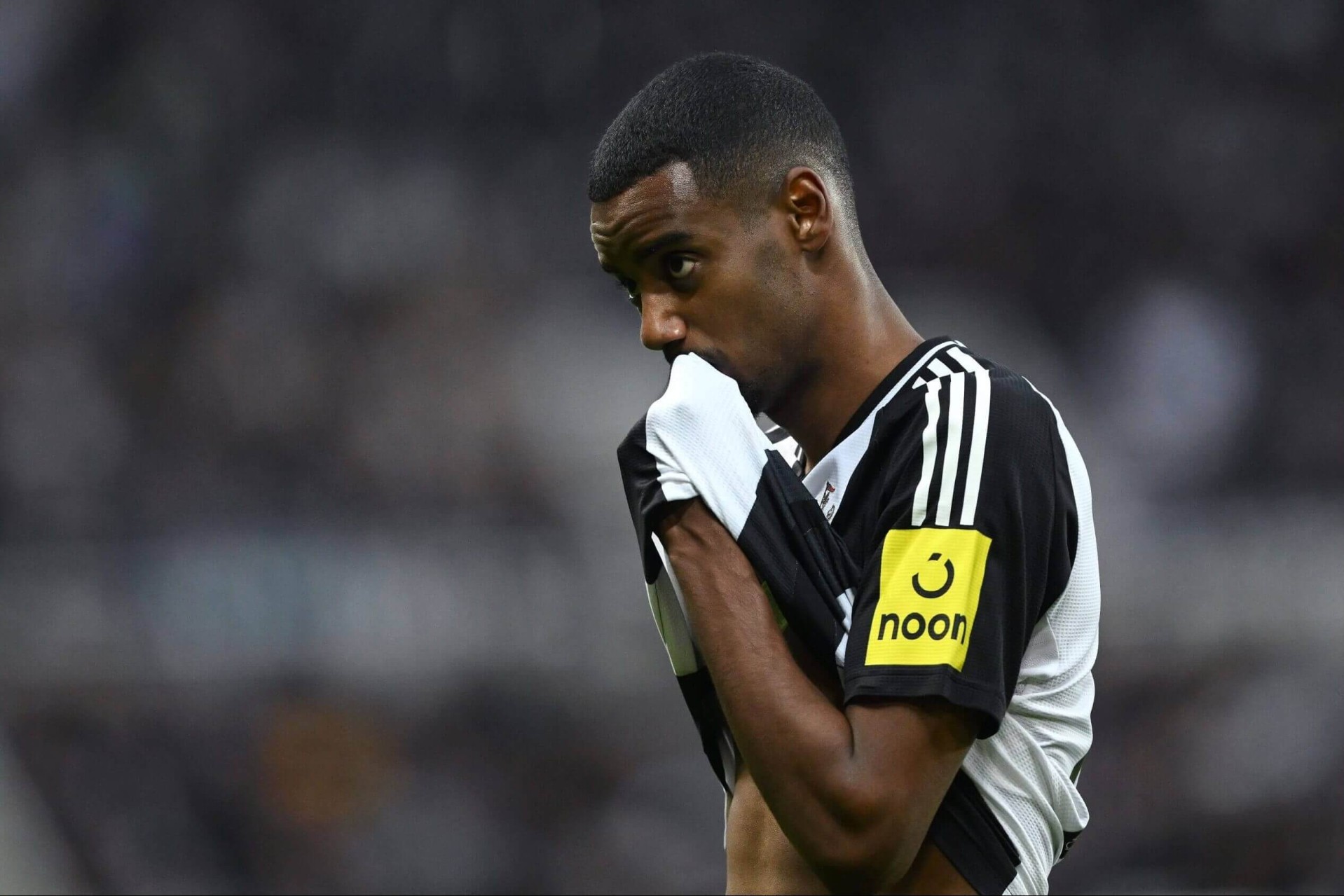 Newcastle reject £110m Liverpool bid for Isak amid “far from ideal” transfer situation