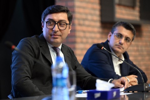 Fərid Qayıbov beynəlxalq yarışlarda yüksək nəticələr əldə edən idmançılarla görüşüb - FOTO