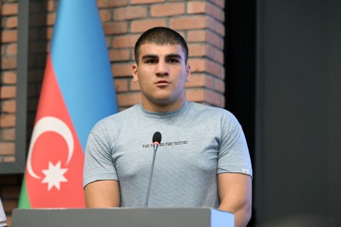 Fərid Qayıbov beynəlxalq yarışlarda yüksək nəticələr əldə edən idmançılarla görüşüb - FOTO