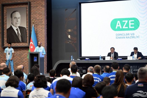 Fərid Qayıbov beynəlxalq yarışlarda yüksək nəticələr əldə edən idmançılarla görüşüb - FOTO
