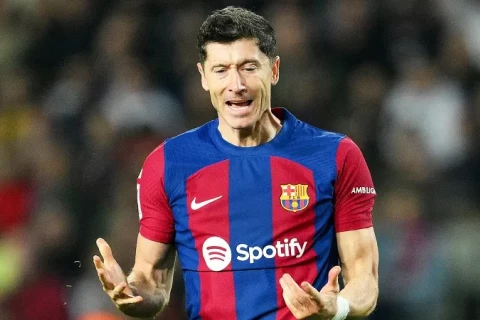 Экс-вратарь сборной Польши: "Левандовски пора уезжать в Саудовскую Аравию, лидеры "Барселоны" ему уже не пасуют"