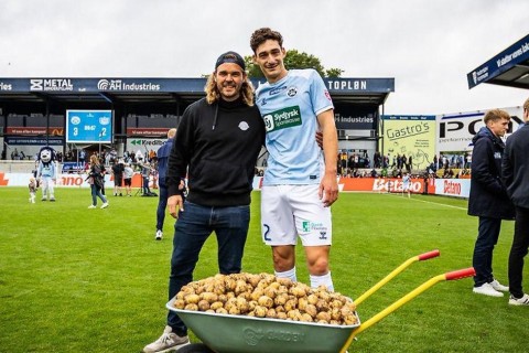 Французский защитник получил 55 кг картошки в Дании