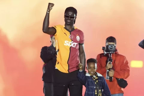 Колумбийский защитник потребовал от "Галатасарая" высокую зарплату