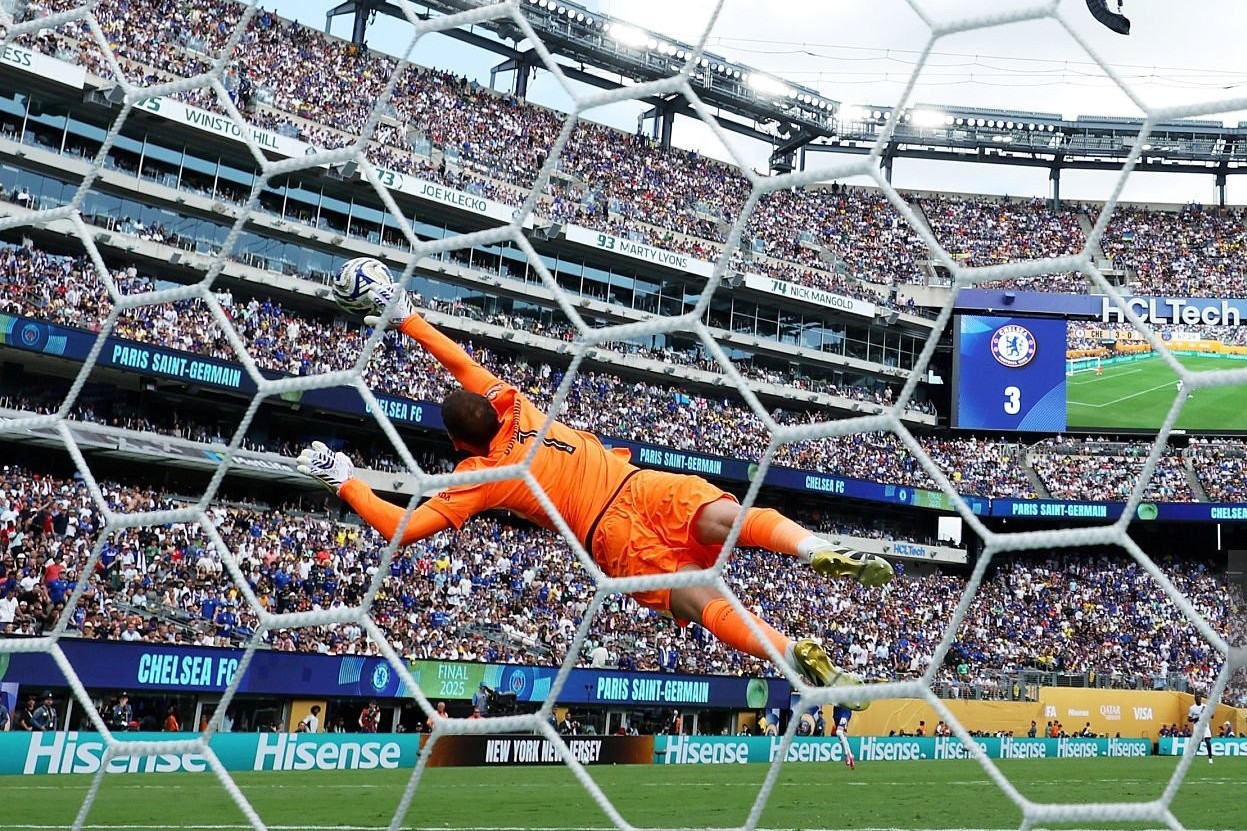 PSG sets £26M price tag on Donnarumma as United move looms