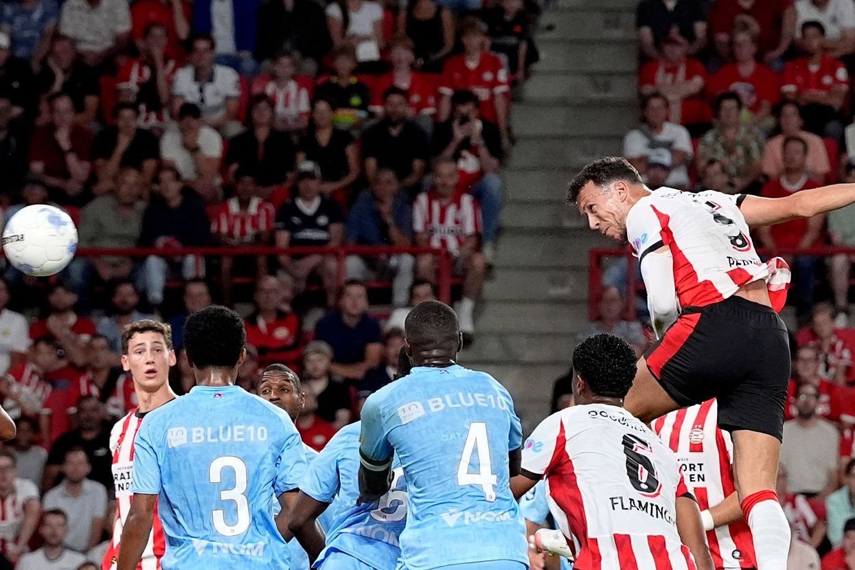 Niderland çempionu yeni mövsümə 6:1 hesablı qələbə ilə başlayıb