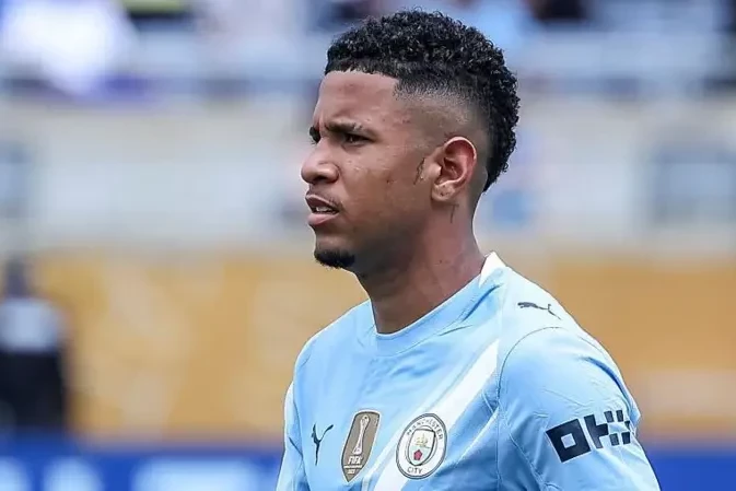 Tottenham in early talks with Manchester City for winger Savinho