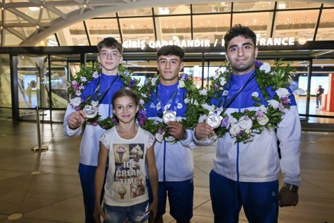 Азербайджанские гимнасты вернулись в Баку после успеха на Всемирных играх