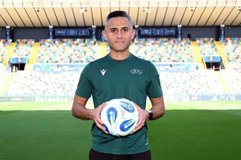 UEFA Superkubok matçından sonra azərbaycanlı hakimi təltif edib - FOTO