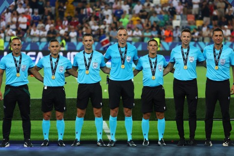 UEFA Superkubok matçından sonra azərbaycanlı hakimi təltif edib - FOTO