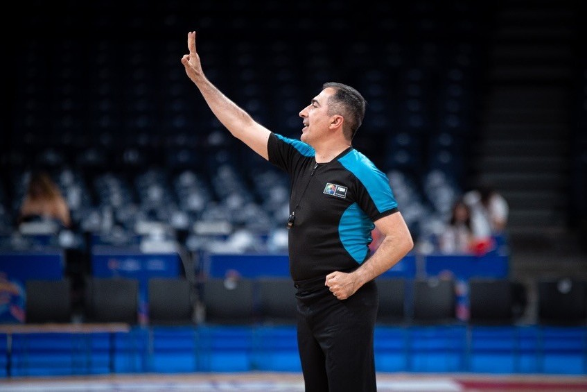 Azərbaycanlı referi Avropa çempionatında yarımfinal oyununun baş hakimi olacaq - FOTO