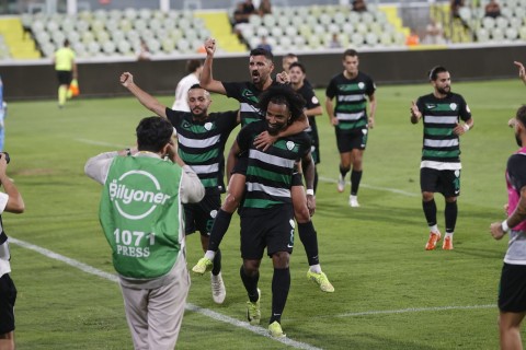 Azərbaycanlı futbolçunun komandası liderliyə yüksəlib