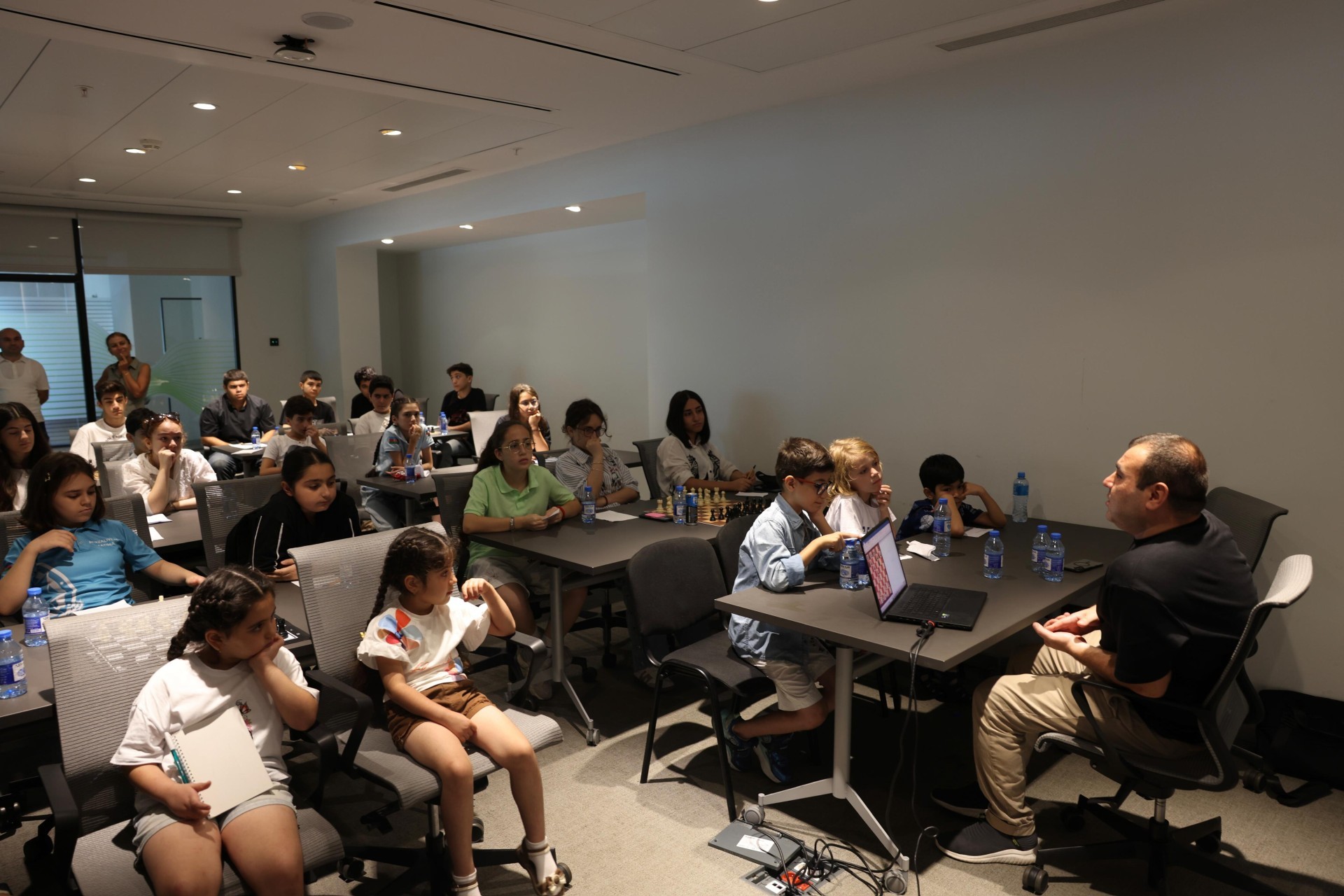Shakhriyar Mamedyarov hosts junior chess masterclass - PHOTO